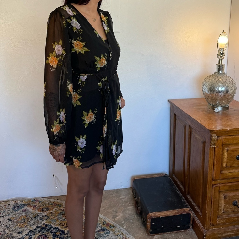 Urban outfitters sheer long sleeve wrap, dress floral, cute mini dress - Picture 7 of 12